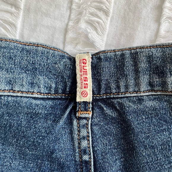 Vintage low rise guess jean shorts💙 - Picture 3 of 3